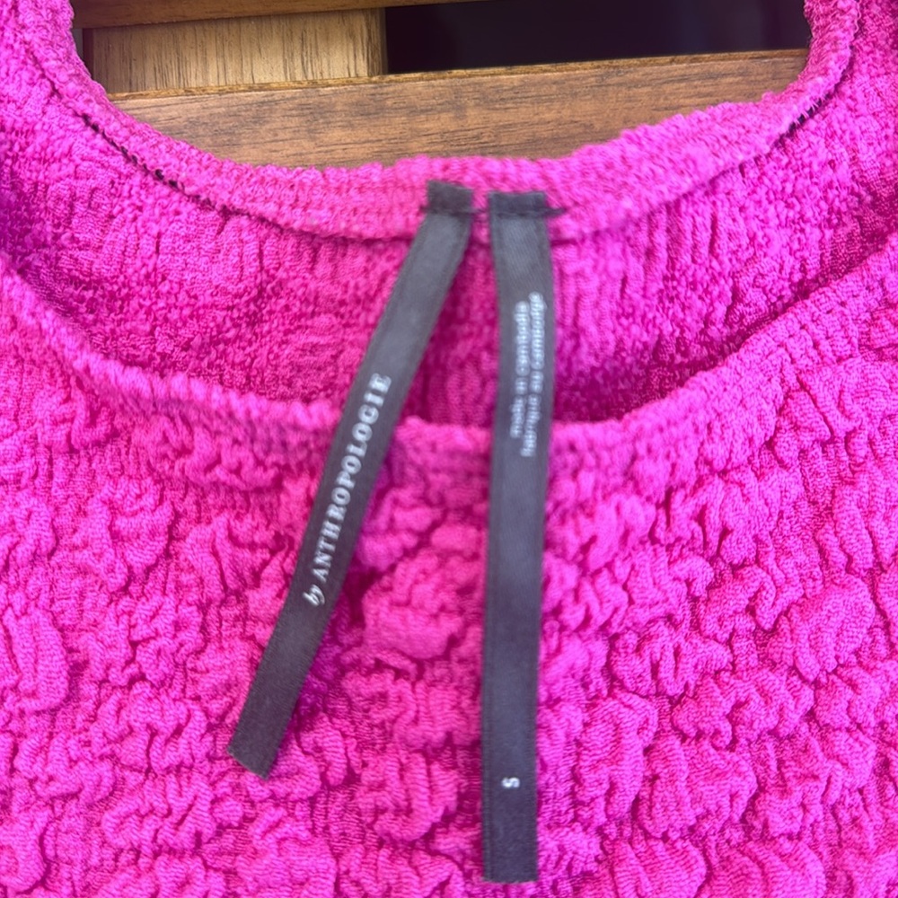 Anthropologie stretch cropped tank. Hot Pink. Size S. w/ 5% elastane. EUC. - Picture 2 of 5